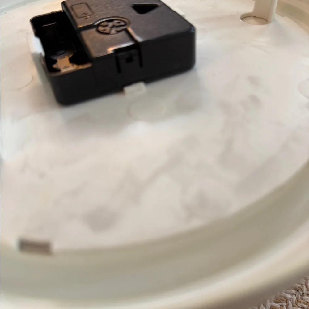 N/A round cream